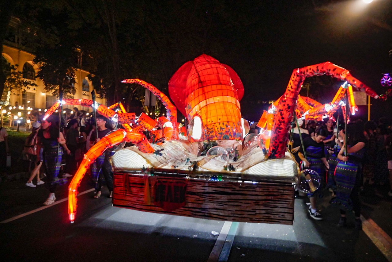 Giant Lanterns parade in sparkles